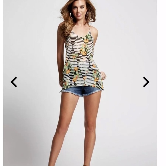 GUESS SLEEVELESS GEO TROPICAL-PRINT SHARKBITE TANK - Picture 2 of 4